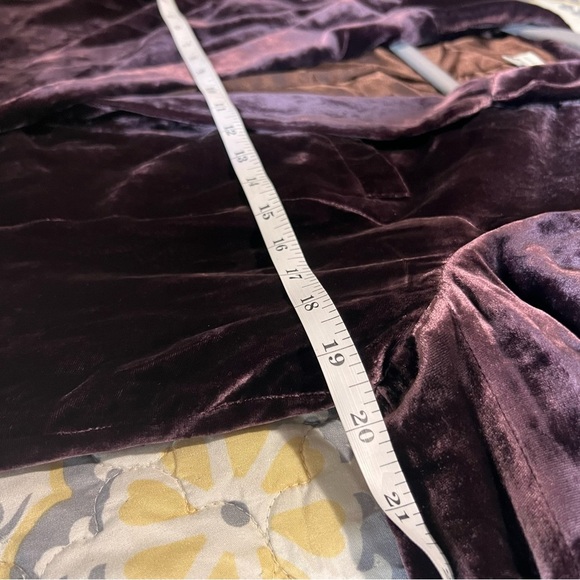 Sundance Sofia Crushed Velvet Wolfe
Purple Blazer, Size 8P - Picture 9 of 13